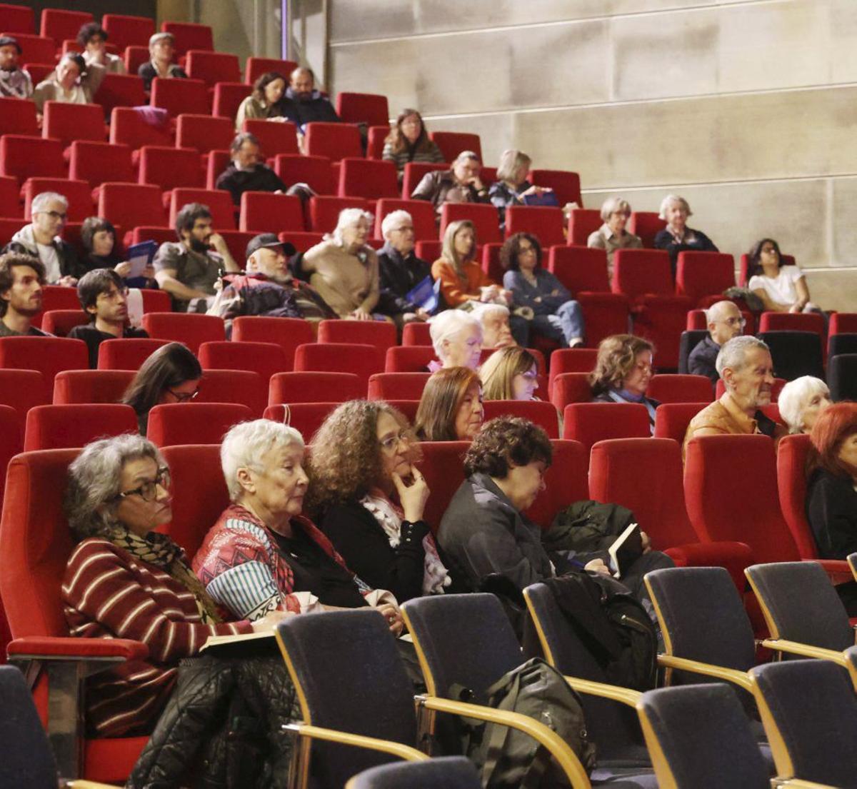 Los asistentes a uno de los coloquios. | GUSTAVO SANTOS