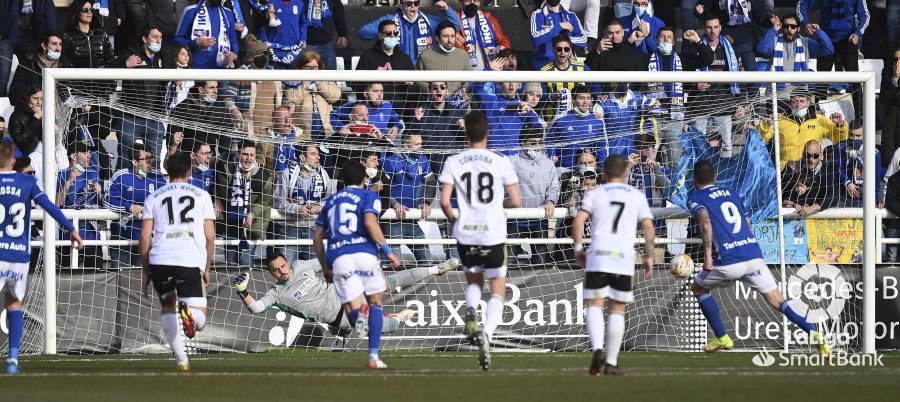 Las mejores imágenes de la victoria del Real Oviedo en Burgos (0-1)