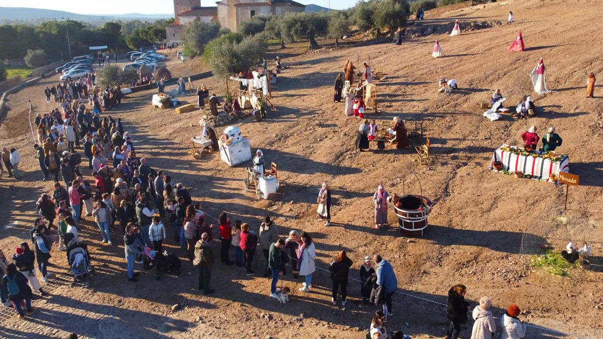 El recorrido por el Parque Arqueológico permite al visitante sumergirse en una Navidad vivida al aire libre, entre historia y emoción colectiva.