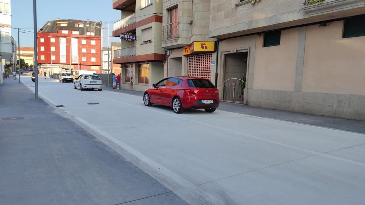 Uno de los tramos de la calle Alexandre Bóveda ya mejorados.