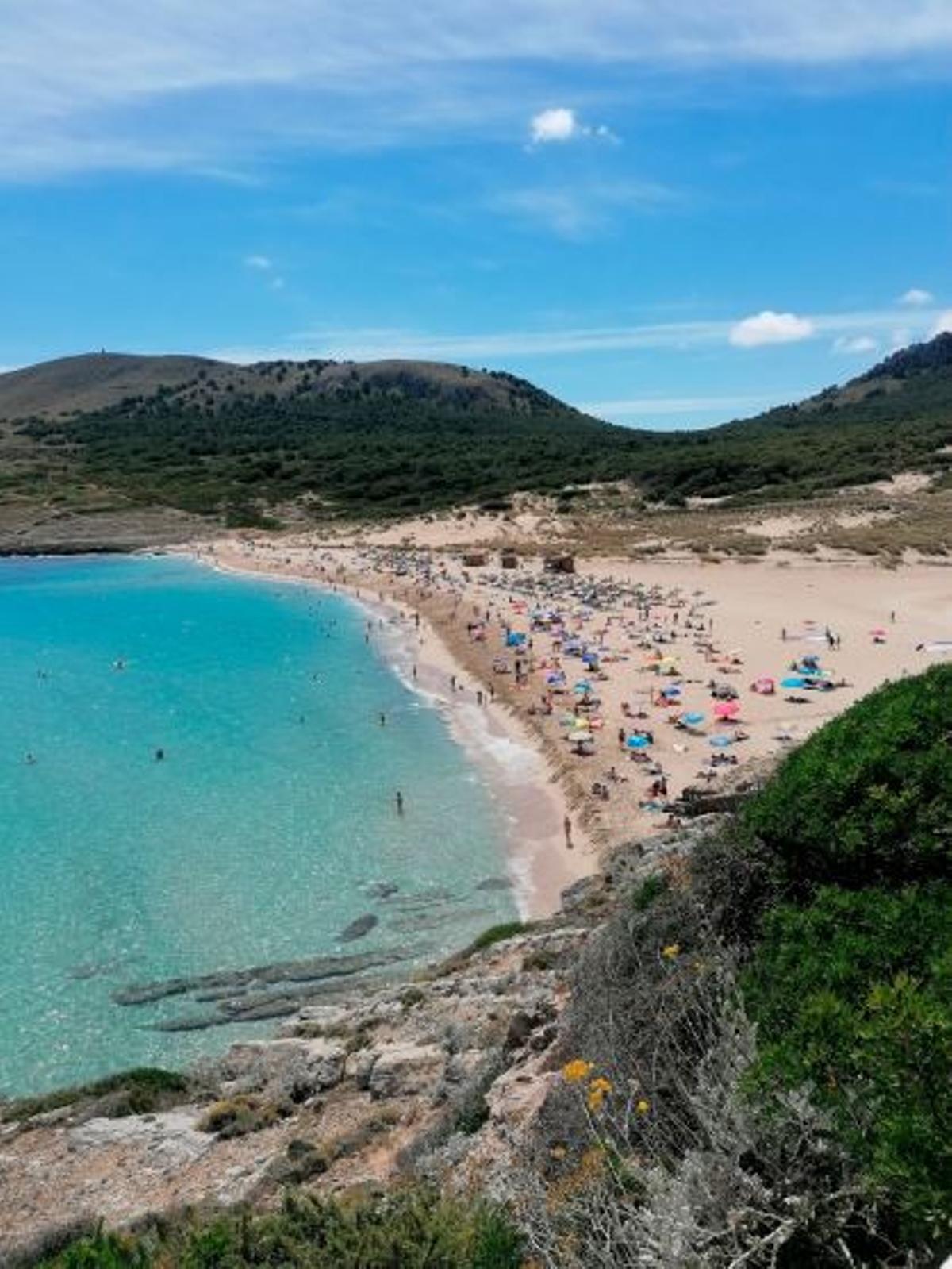 Die Dünenlandschaft der Cala Mesquida ist sehenswert