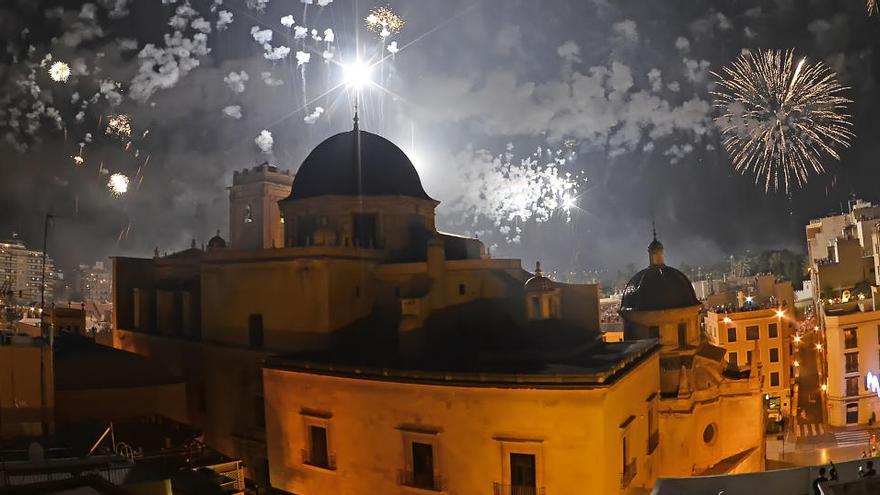 Elche pospone hasta junio el debate sobre si habrá Fiestas de Agosto o si deberán modificarse los actos multitudinarios