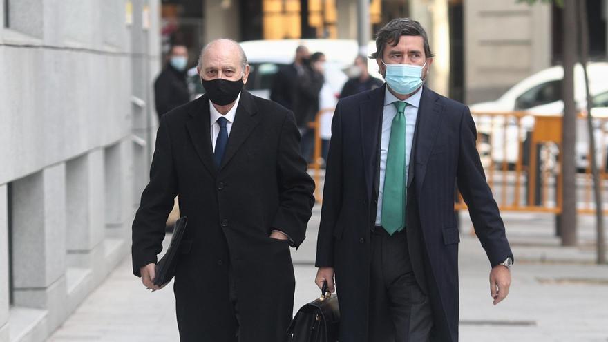 El exministro del Interior Jorge Fernández Díaz llega a la Audiencia Nacional para realizar un careo relacionado con la pieza 'Kitchen', en Madrid (España), a 13 de noviembre de 2020.