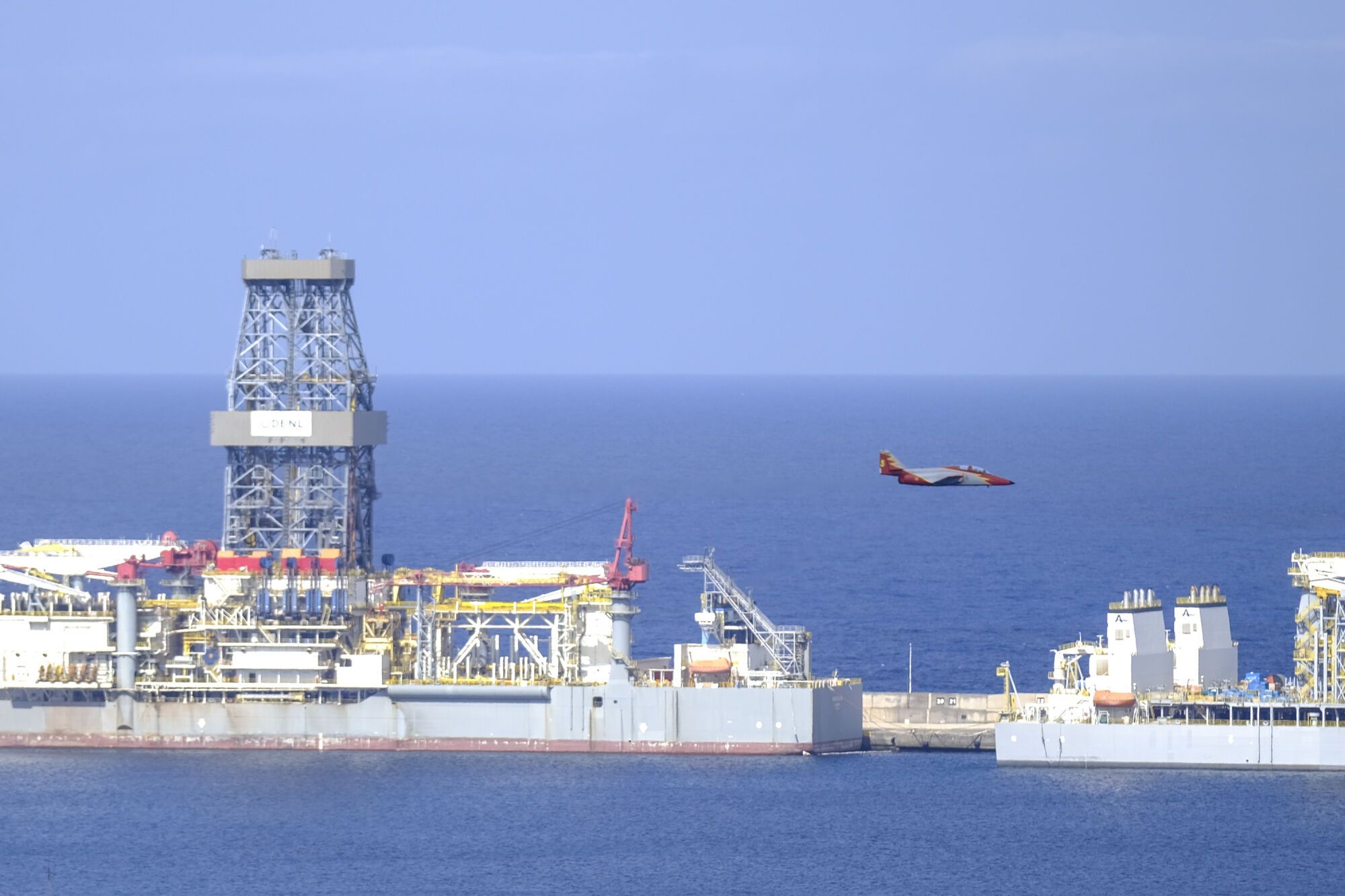Los actos por el Día de las Fuerzas Armadas en Las Palmas de Gran Canaria, en imágenes