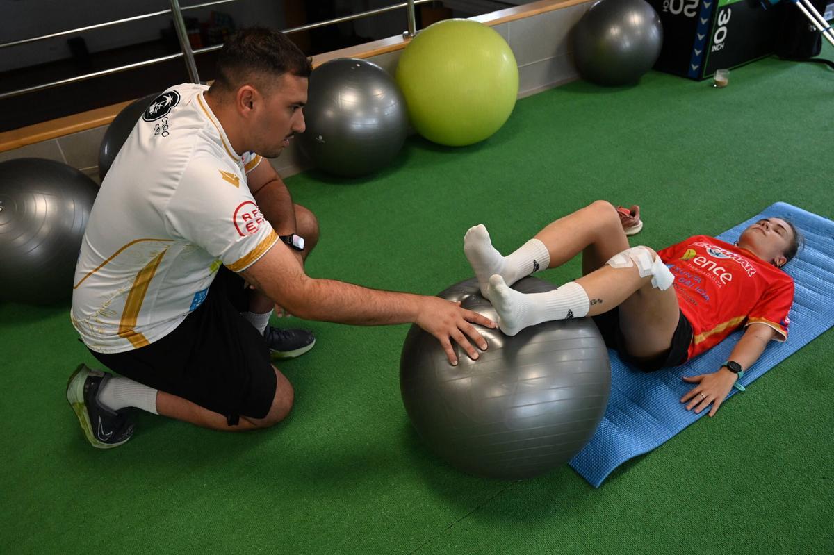 POIO.La jugadora del Poio Pescamar Elia Gullí inicia la recuperación del la rotura de ligamentos