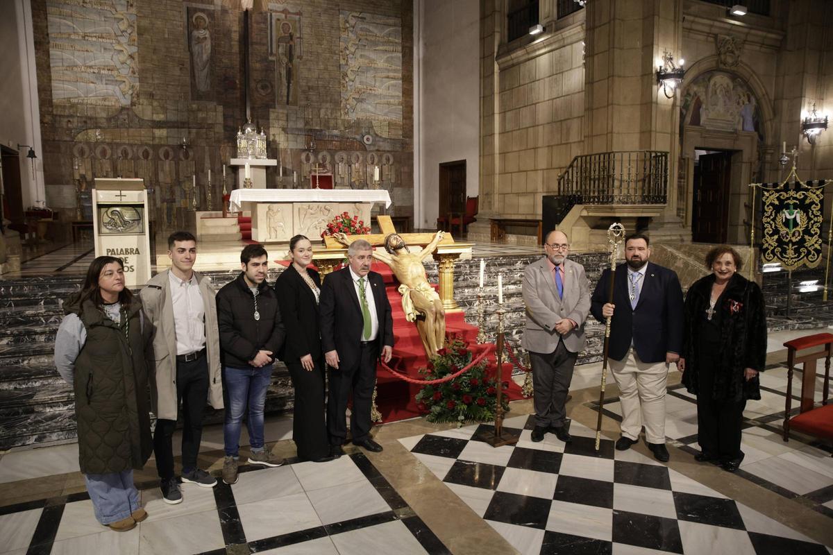 La Hermandad de la Vera Cruz recibe al Santo Cristo de la Misericordia como nuevo titular (en imágenes)