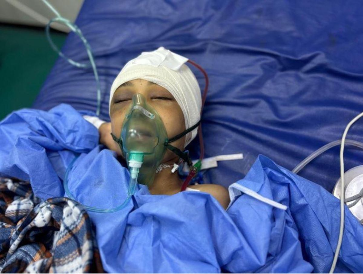Misbah, niña palestina herida de bala en la cabeza por el ejército israelí en Jan Yunis, Gaza, 20 de mayo de 2025