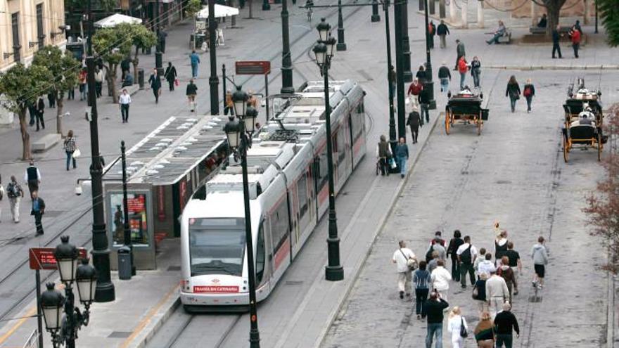 Estudian un tranvibús de Santa Justa al centro y peatonalizar de Gavidia a las Setas