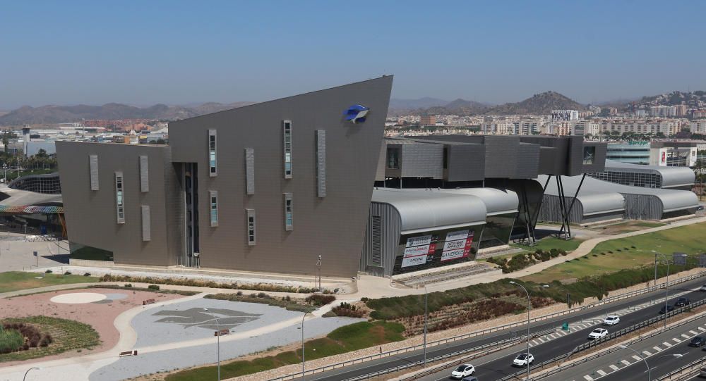 El Palacio de Congresos de Málaga fue inaugurado en 2003. Obra del arquitecto Ángel Asenjo, desde entonces ha sido sede de numerosos eventos en la capital de la Costa del Sol. Desde ferias inmobiliarias hasta salones del automóvil pasando por castings o la tradicional Muestra Infantil en Navidad