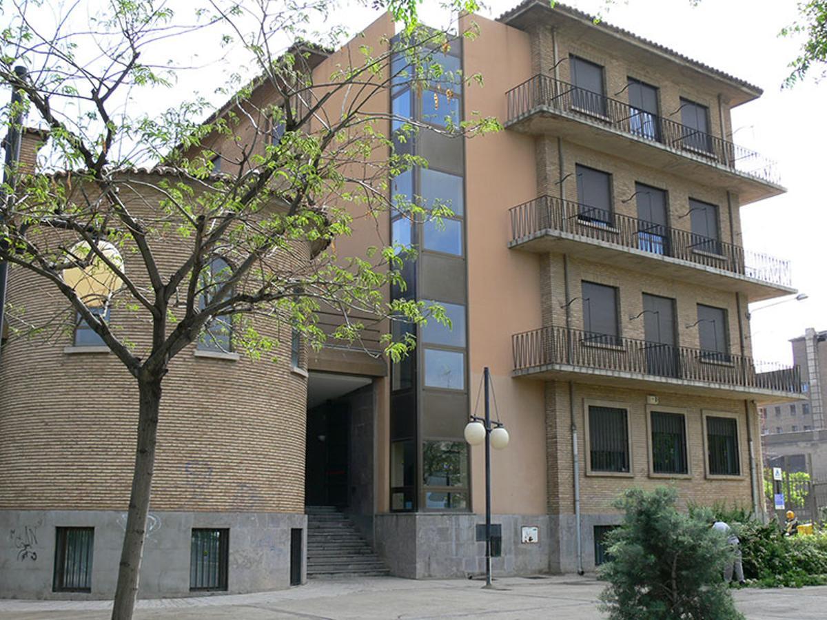 Fachada de la residencia juvenil Baltasar Gracián de Zaragoza
