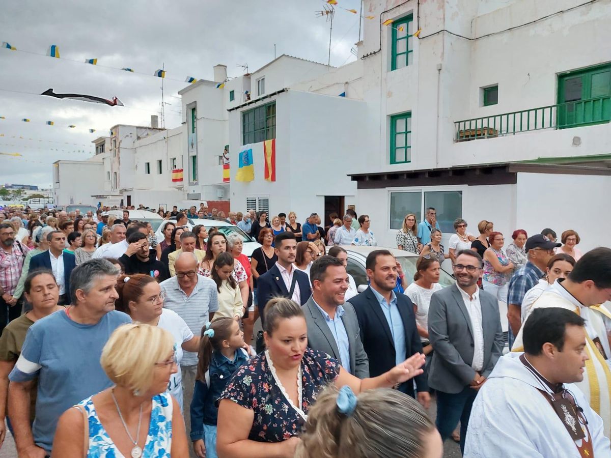 Procesión terrestre de la Virgen del Carmen en Valterra.