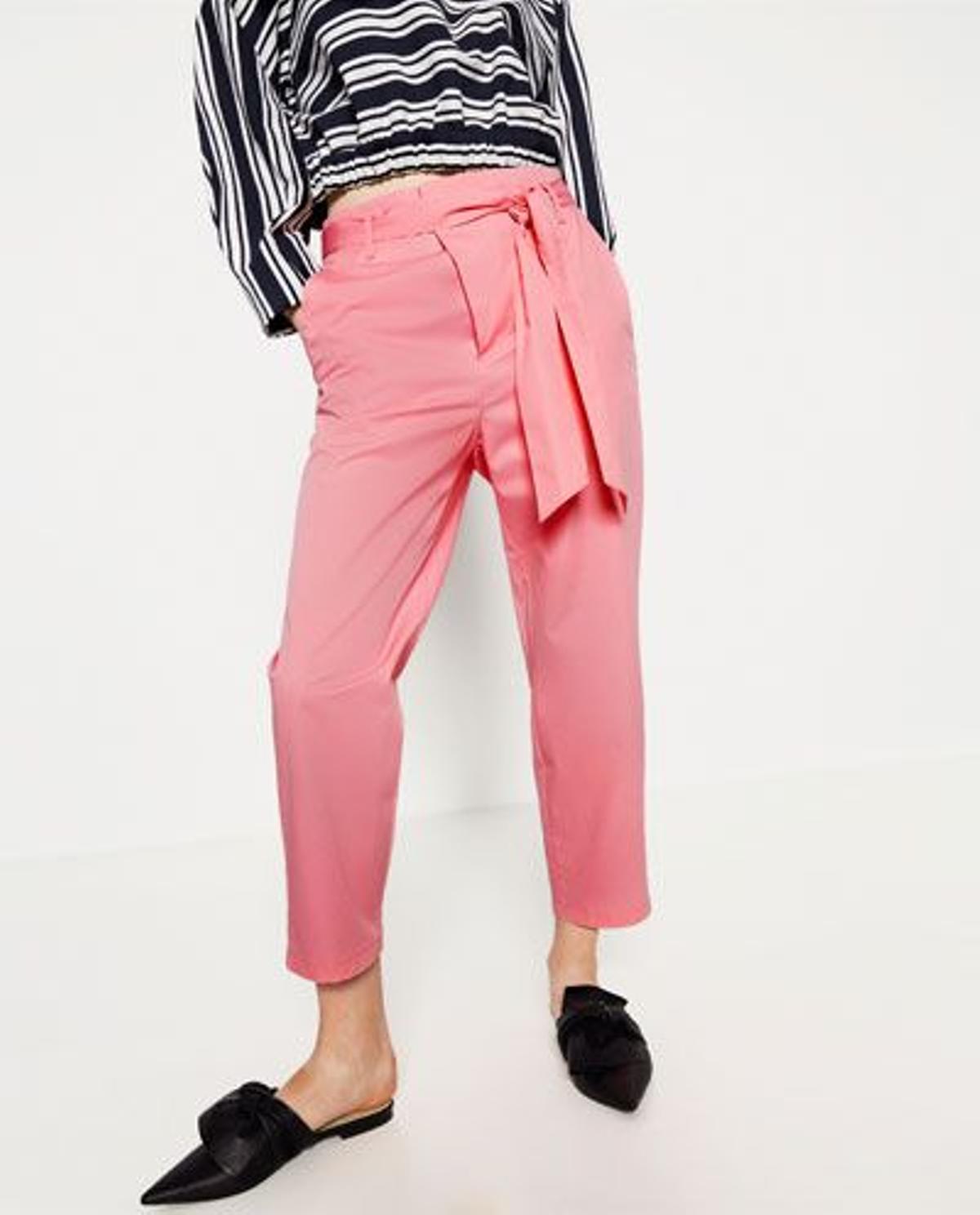 Tendencia 'pink', pantalón de popelín de Zara (9,95€)