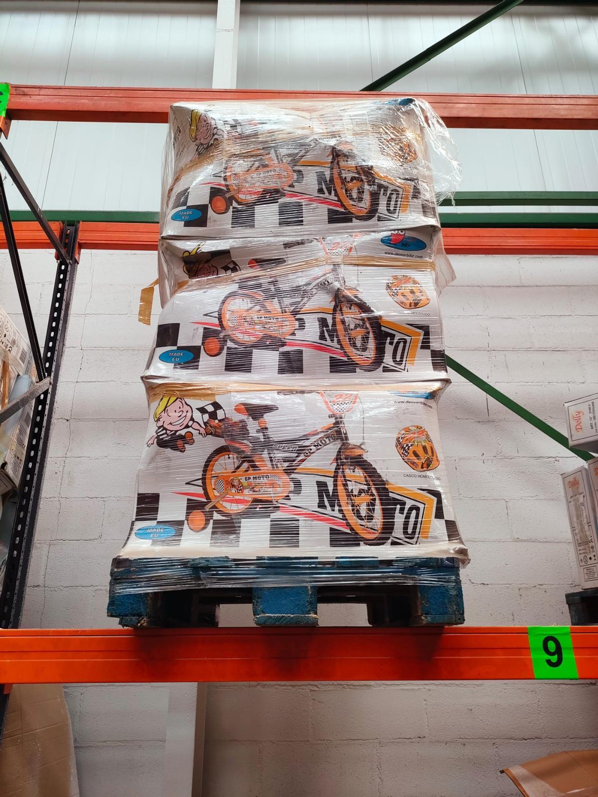 Bicicletas en la zona de juguetes.jpg