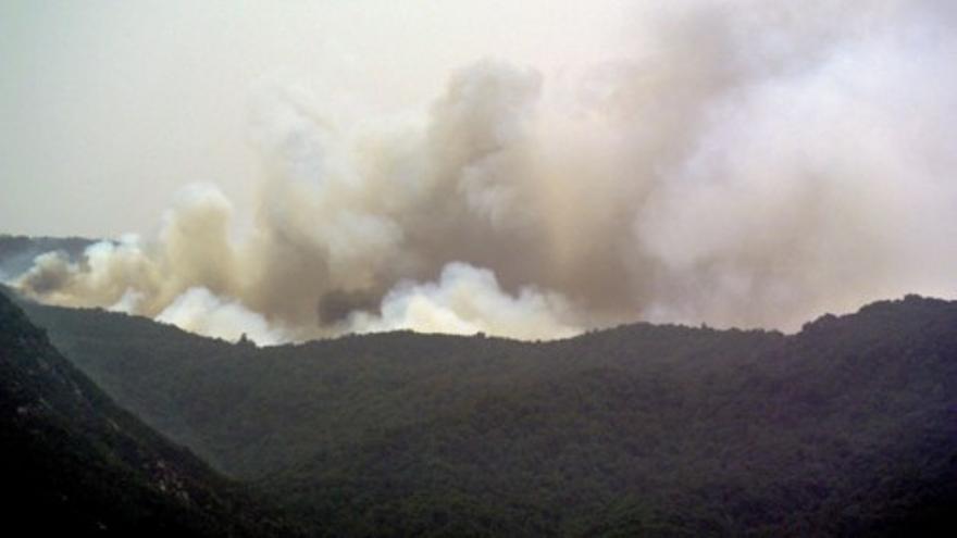 El fuego obliga a evacuar 3.000 personas en La Gomera