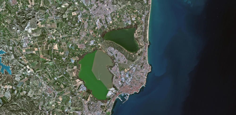 Imagen de satélite el pasado mes de febrero del aspecto que presentaban las dos lagunas del parque natural y que ha cambiado muy poco en los últimos meses.