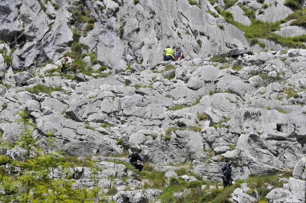 Rescate del policía nacional de Gijón fallecido en Morcín mientras hacía montañismo