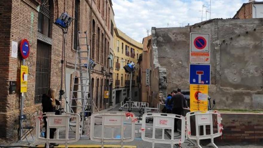 Exterior de la fàbrica de l&#039;Anònima durant un dels dies de rodatge