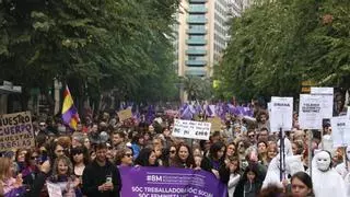 Alicante se vuelca con el 8M en una multitudinaria marcha feminista