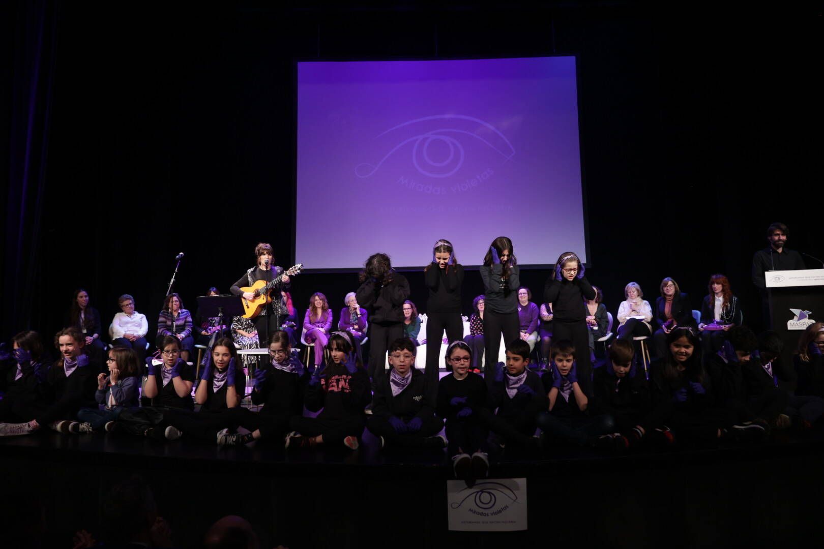 En imágenes | Entrega de los premios Miradas Violetas en el teatro Filarmónica de Oviedo