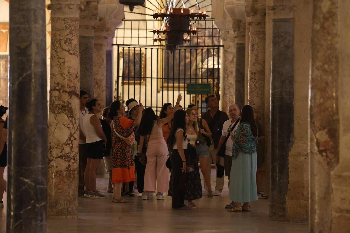 Cordoba, mezquita, datos de turistas en la mezquita turistas en la mezquita