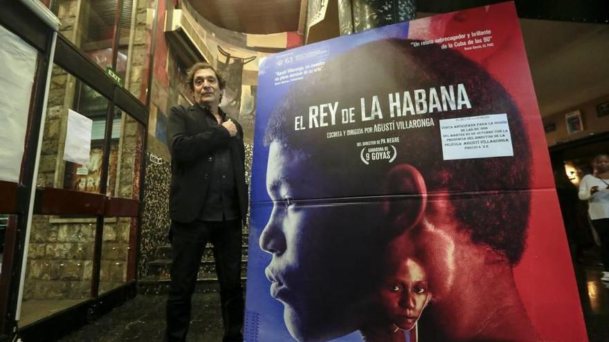 Agustí Villaronga, ayer antes de la proyección de 'El rey de La Habana' en el Cine Rívoli.