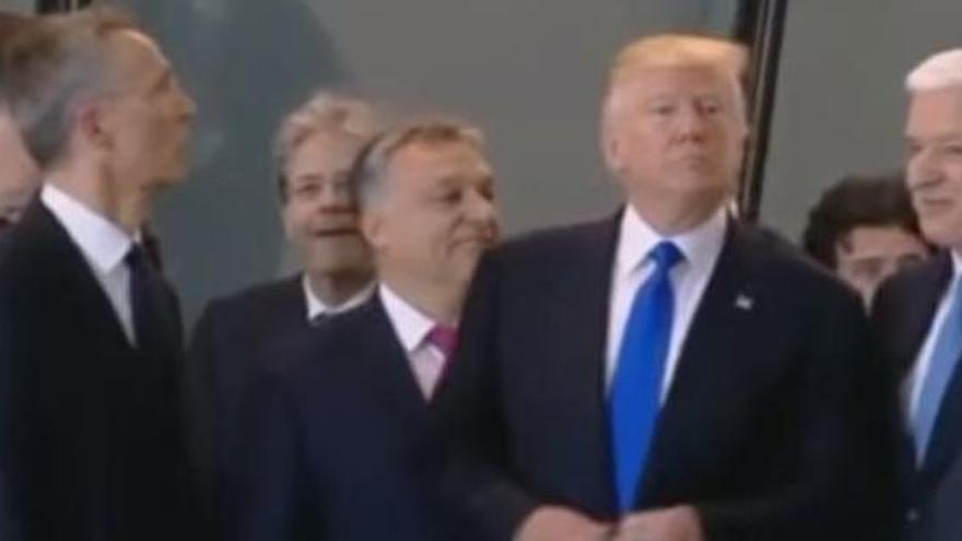 VÍDEO: L&#039;empenta de Trump al primer ministre de Montenegro