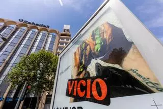 Preocupación entre los clientes de Sabadell y BBVA en Alicante: "Si cierran más oficinas, ¿dónde sacaremos dinero?"
