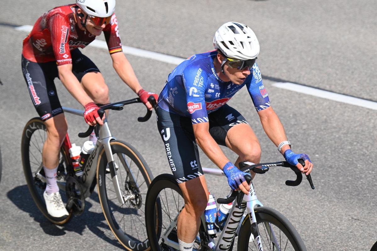El ciclista belga Jasper Philipsen, del equipo Alpecin-Premier Tech, en plena carrera durante la 17.ª etapa del Tour de Francia 2026. El ciclista belga Jasper Philipsen, del equipo Alpecin-Premier Tech, en plena carrera durante la 17.ª etapa del Tour de Francia 2026.