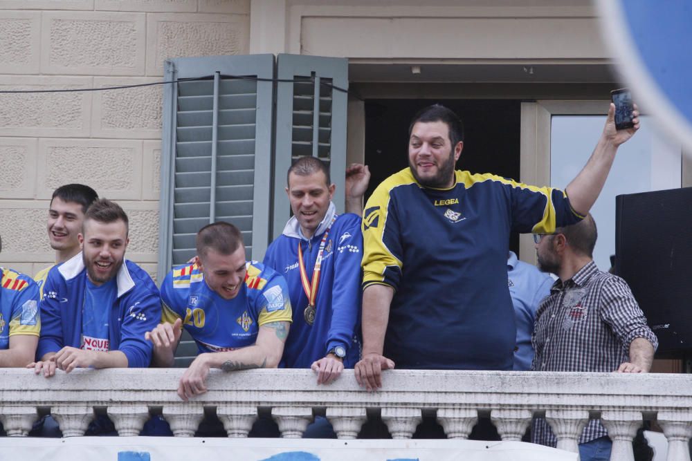 Celebració de l''ascens del Sarrià a la divisió de plata d''handbol