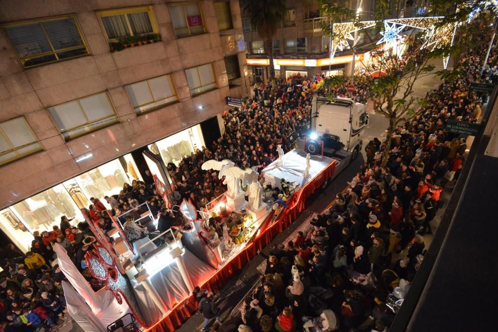 Una multitud recibe a los Reyes en Pontevedra