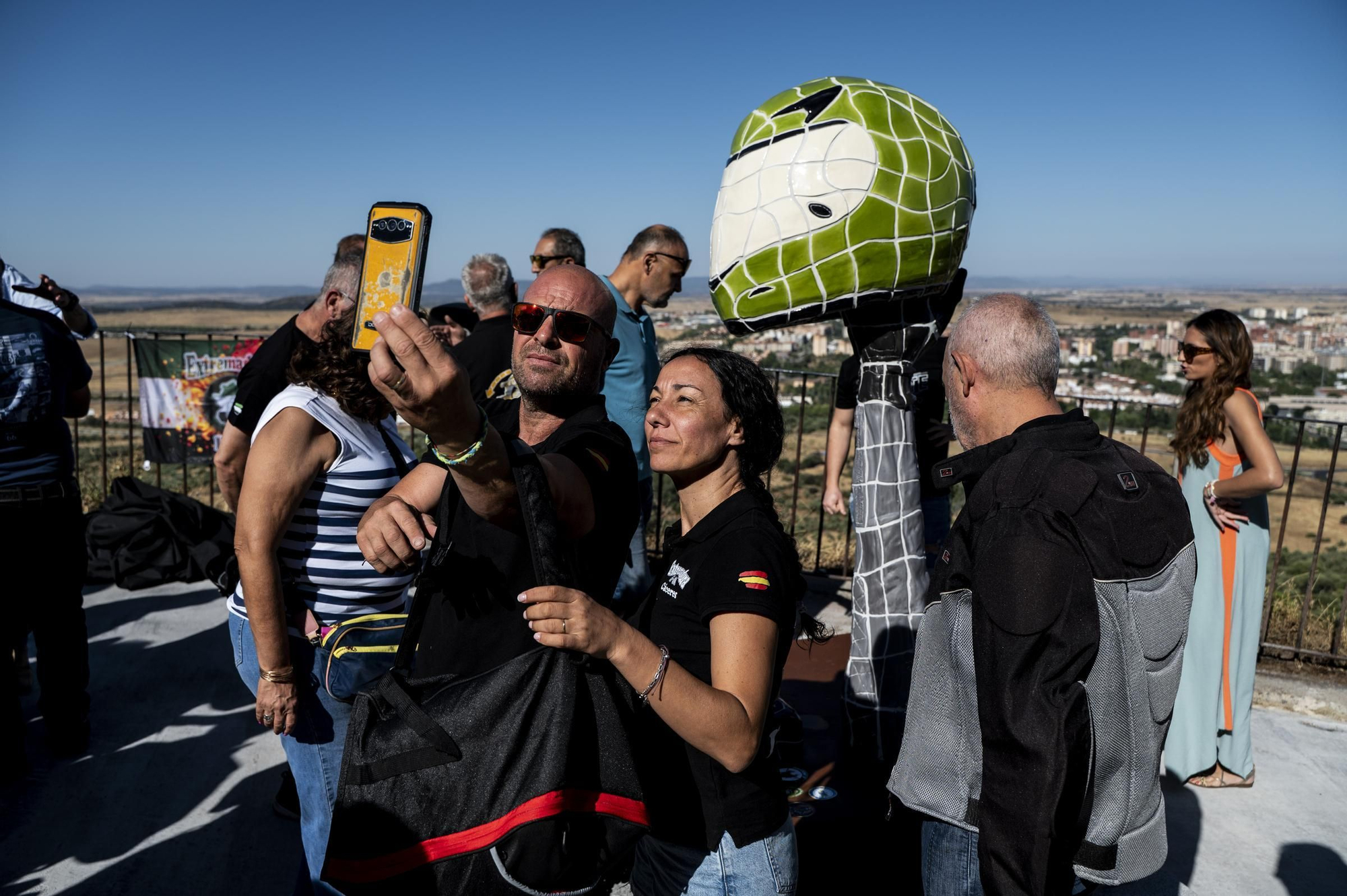 Fotogalería | Así es el monumento al motero ausente de Cáceres