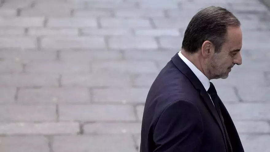 Ábalos está “sorprendentemente fuerte” tras pasar la noche en la misma celda que Koldo