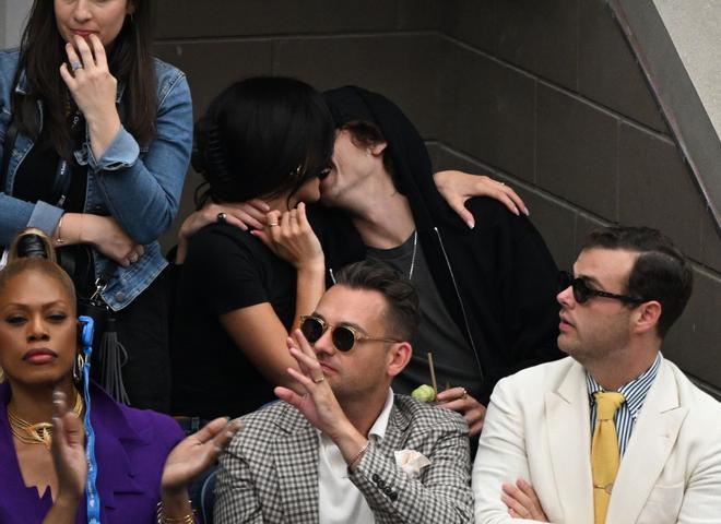 Kylie Jenner y Timothée Chalamet besándose en la final del US Open de tenis