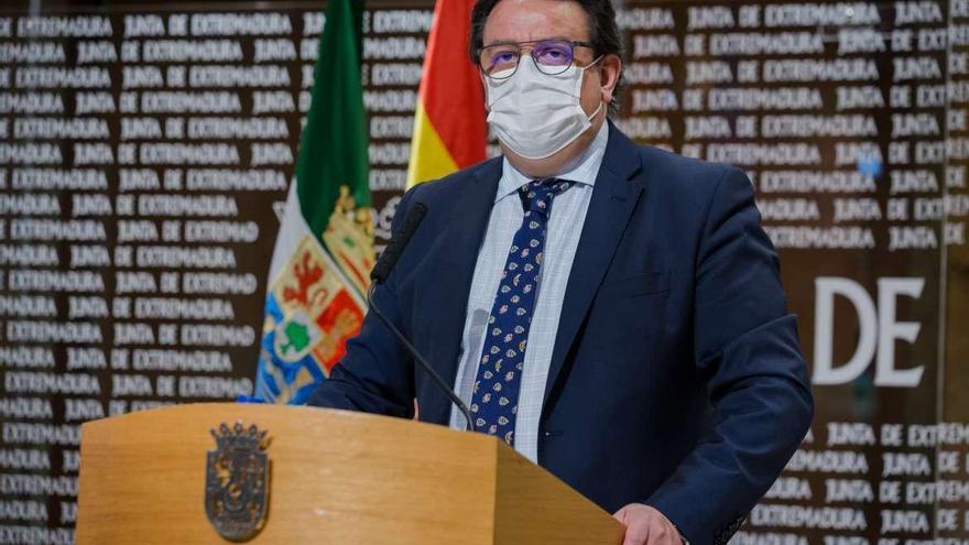 Vergeles comparece para informar sobre la situación del coronavirus en Extremadura