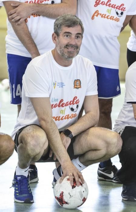 LAS PALMAS DE GRAN CANARIA. Fernando Clavijo participa junto a candidatos de la formación nacionalista y de otras fuerzas políticas en el partido de fútbol sala ?Una goleada al fracaso? organizado por el Club Deportivo Evangélico.  | 16/05/2019 | Fotógrafo: José Pérez Curbelo