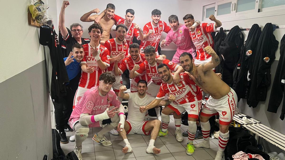 Els jugadors del Covisa Manresa, ahir celebrant un triomf molt important a la pista del Palma Futsal