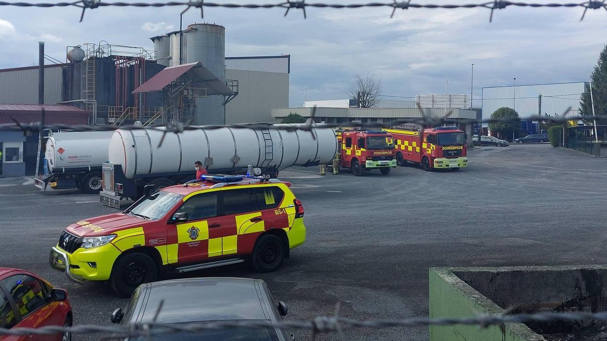 Extinguido un incendio en la chimenea de la empresa Probisa, en el Polígono del Tambre