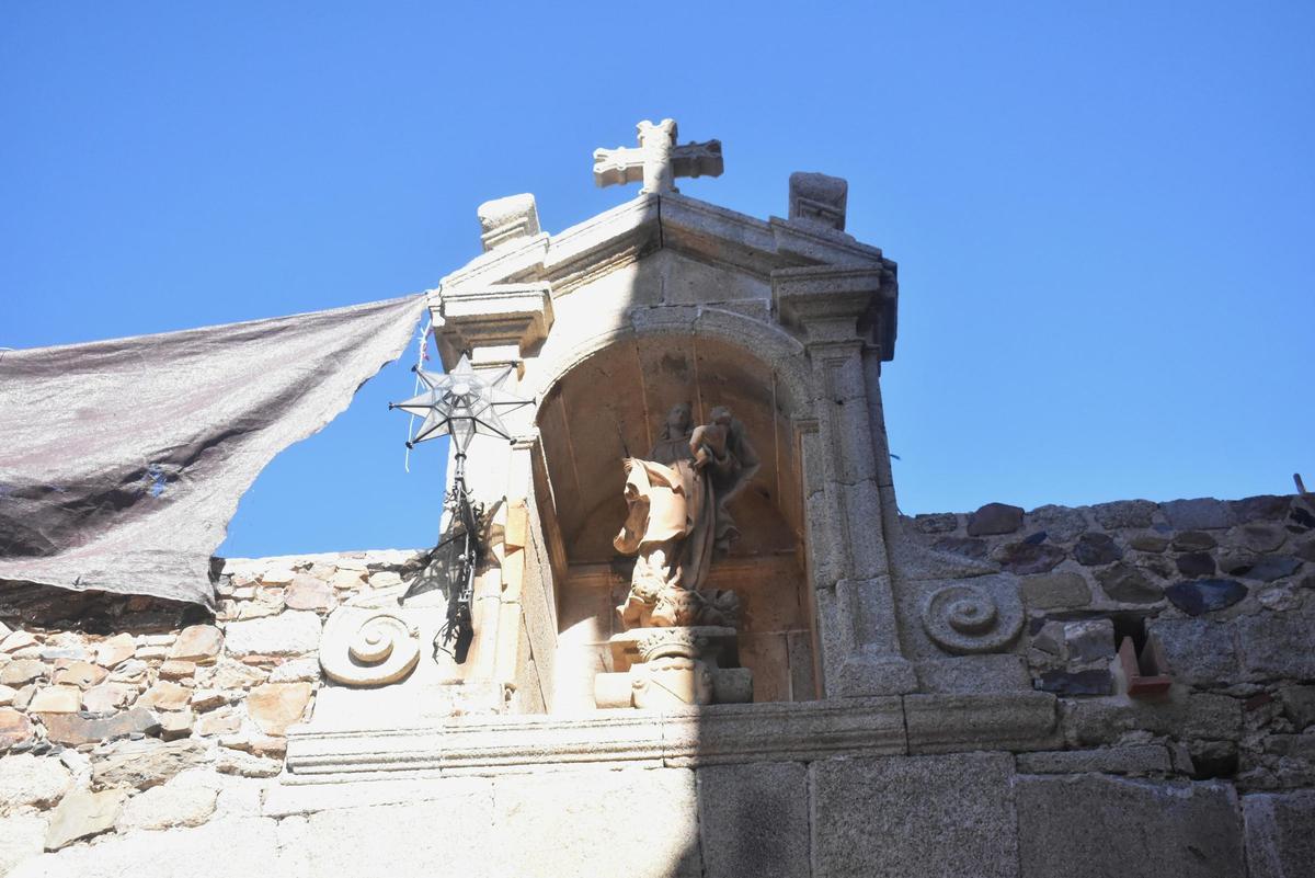 Galería | Así es la pequeña corona de la Virgen del Arco de la Estrella de Cáceres
