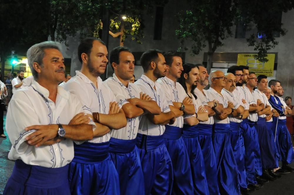 Desfile de Moros y Cristianos por las calles de Mu