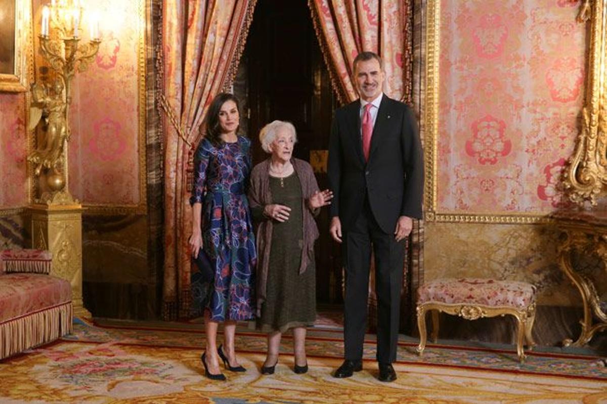 Los reyes presidente el almuerzo por la ganadora del Cervantes