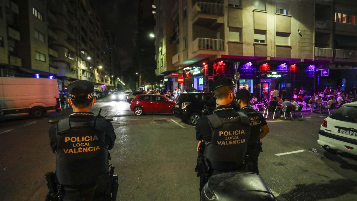 Ximo Puig pide decretar el toque de queda en 32 municipios valencianos RESTRICCIONES VALENCIA: Autorizan el toque de queda y los límites a las reuniones