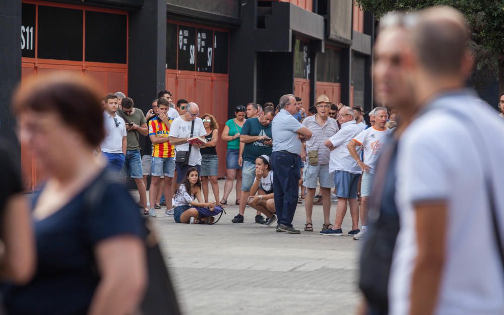 Colas en las taquillas de Mestalla