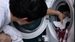 Cómo limpiar la goma de la lavadora cuando ya está negra