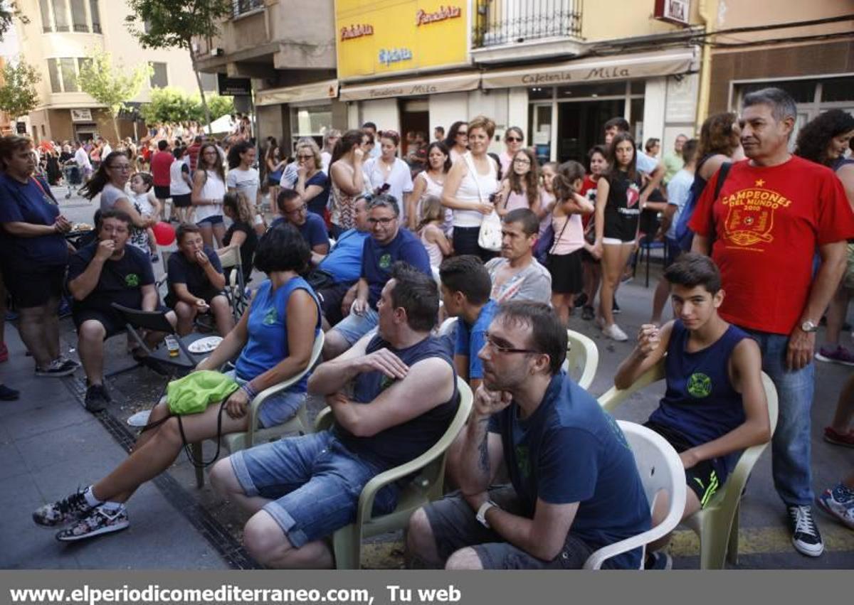 Las calles del Grao se llenan de fiesta