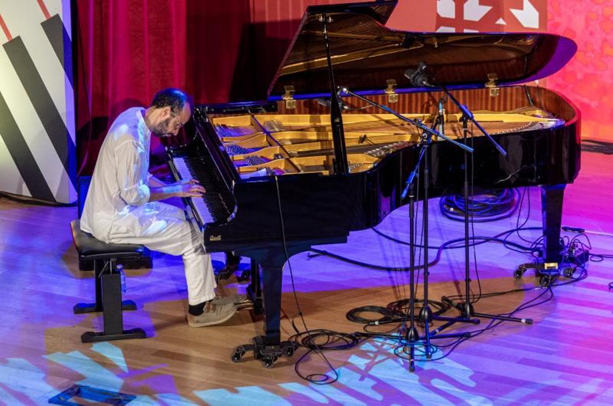 Júlio Resende, al piano, durante la actuación del Iberian Trio en el Fijazz de Alicante