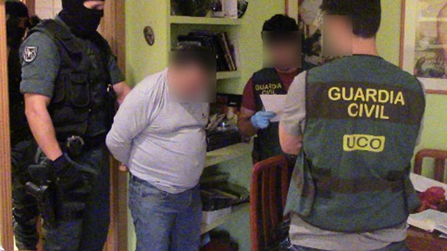 Momento de la detención de varios miembros de la red. // Guardia Civil