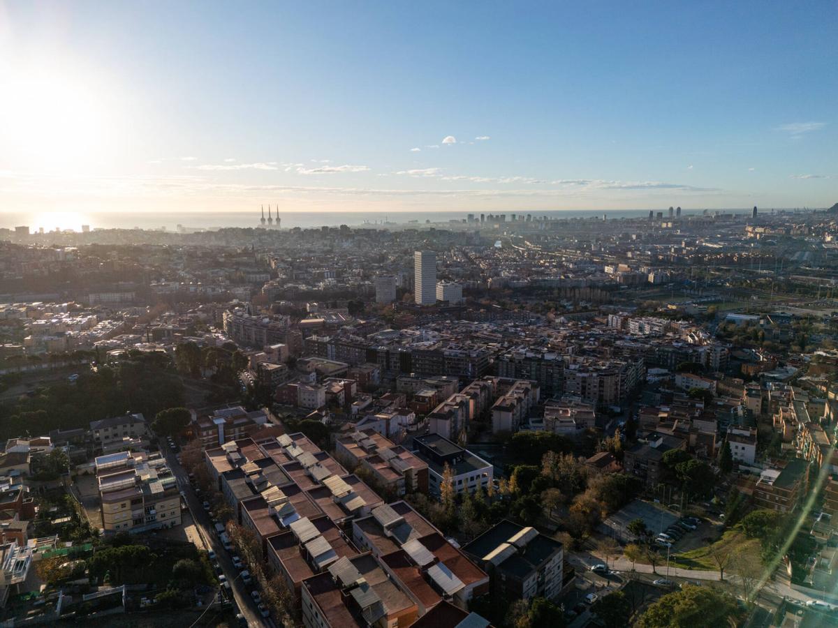 Vista aérea de parte del área metropolitana de Barcelona