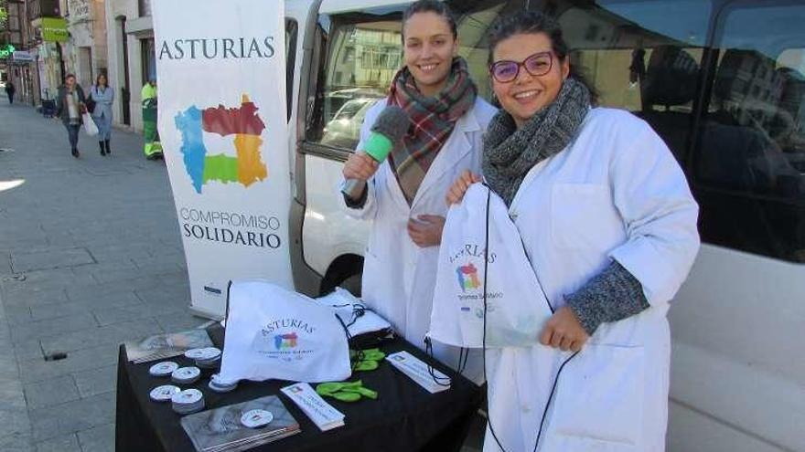 Alejandra Hevia y Llarina Arcoiza durante la actividad.