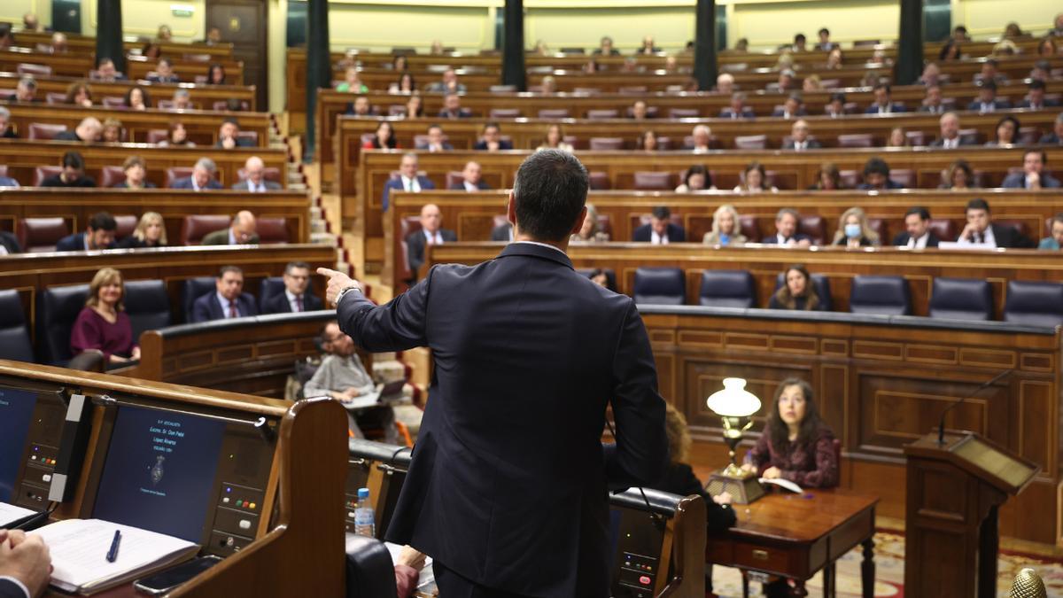 Pedro Sánchez responde a la oposición en el Congreso