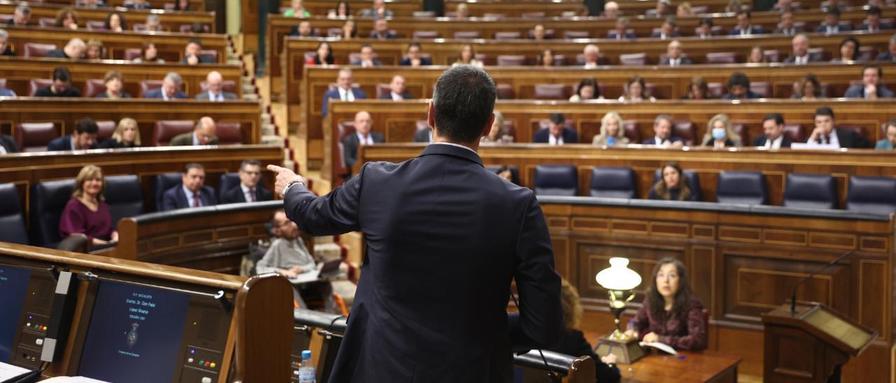 Pedro Sánchez responde a la oposición en el Congreso